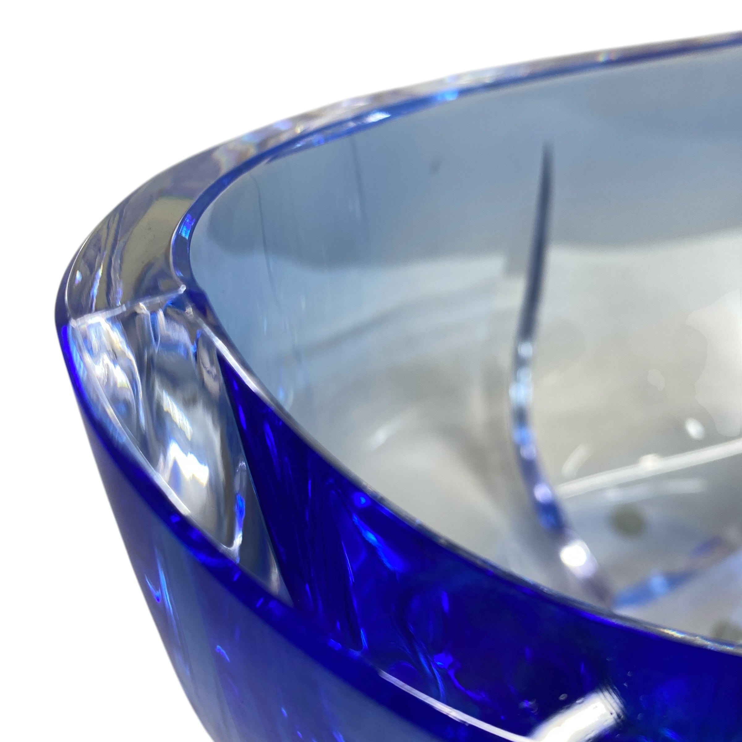 blue glass vase edge