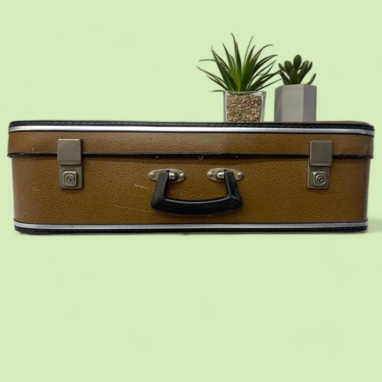 Suitcase Shelf 70's